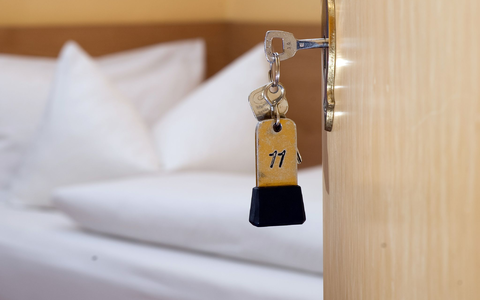 Die Achat-Gruppe meldet Eigeninsolvenz an. - Foto: Swen Pförtner/dpa