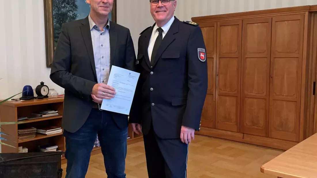 POL-OLD: +++ Polizeipräsident Andreas Sagehorn überträgt Arne Schmidt Dienstposten als Polizeivizepräsident +++ - Bild: presseportal.de
