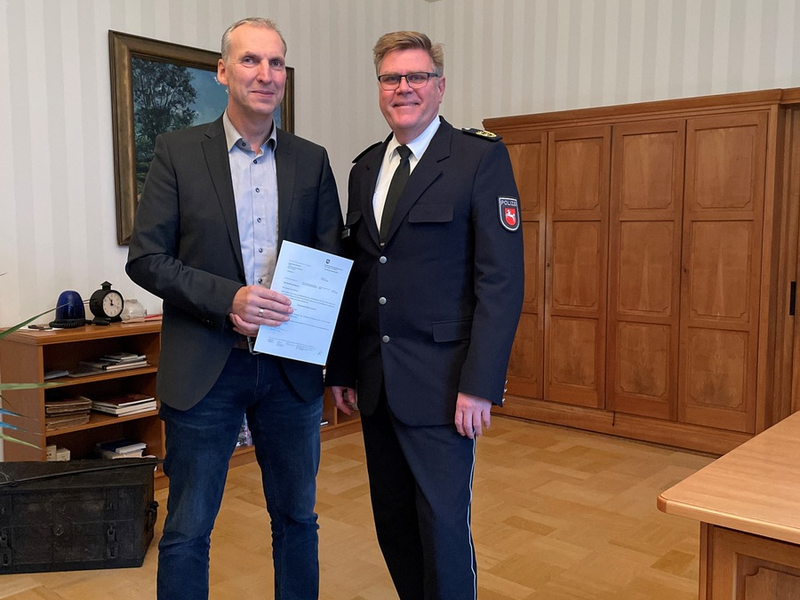 POL-OLD: +++ Polizeipräsident Andreas Sagehorn überträgt Arne Schmidt Dienstposten als Polizeivizepräsident +++ - Foto: presseportal.de