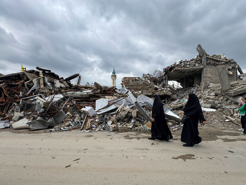 Nach Inkrafttreten der Waffenruhe bleibt Skepsis, ob die Vereinbarung hält. - Foto: Bassam Hatoum/AP/dpa