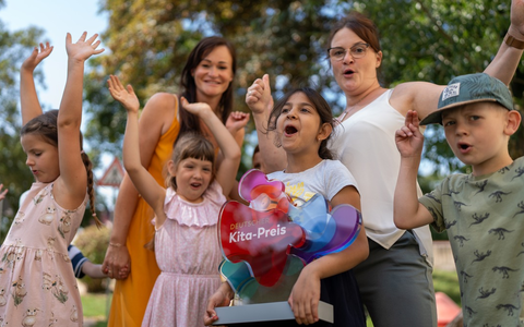 Der Deutsche Kita-Preis 2024 geht nach Rötha und Dortmund / Weitere Auszeichnungen für Kitas und Bündnisse aus Greiz, Dresden, Ortrand und dem Landkreis Darmstadt-Dieburg - Foto: presseportal.de Der Deutsche Kita-Preis 2024 geht nach Rötha und Dortmund / Weitere Auszeichnungen für Kitas und Bündnisse aus Greiz, Dresden, Ortrand und dem Landkreis Darmstadt-Dieburg - Foto: presseportal.de