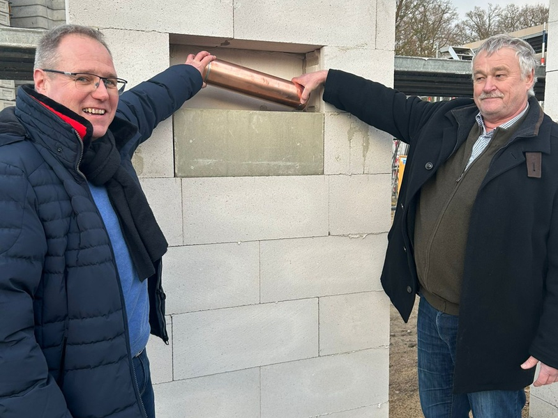 FFW Fredenbeck: Grundsteinlegung für neues Feuerwehrhaus in Deinste / eine Zeitkapsel für die Nachwelt - Foto: presseportal.de