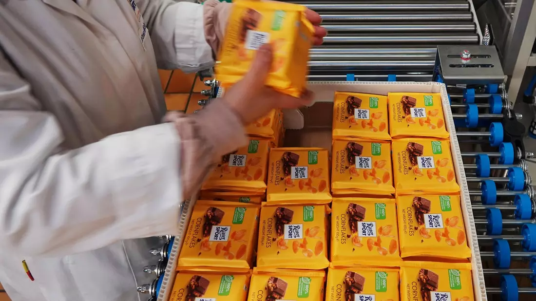 Der Hersteller Ritter Sport erhöhte zuletzt die Preise. - Bild: Anna Ross/dpa