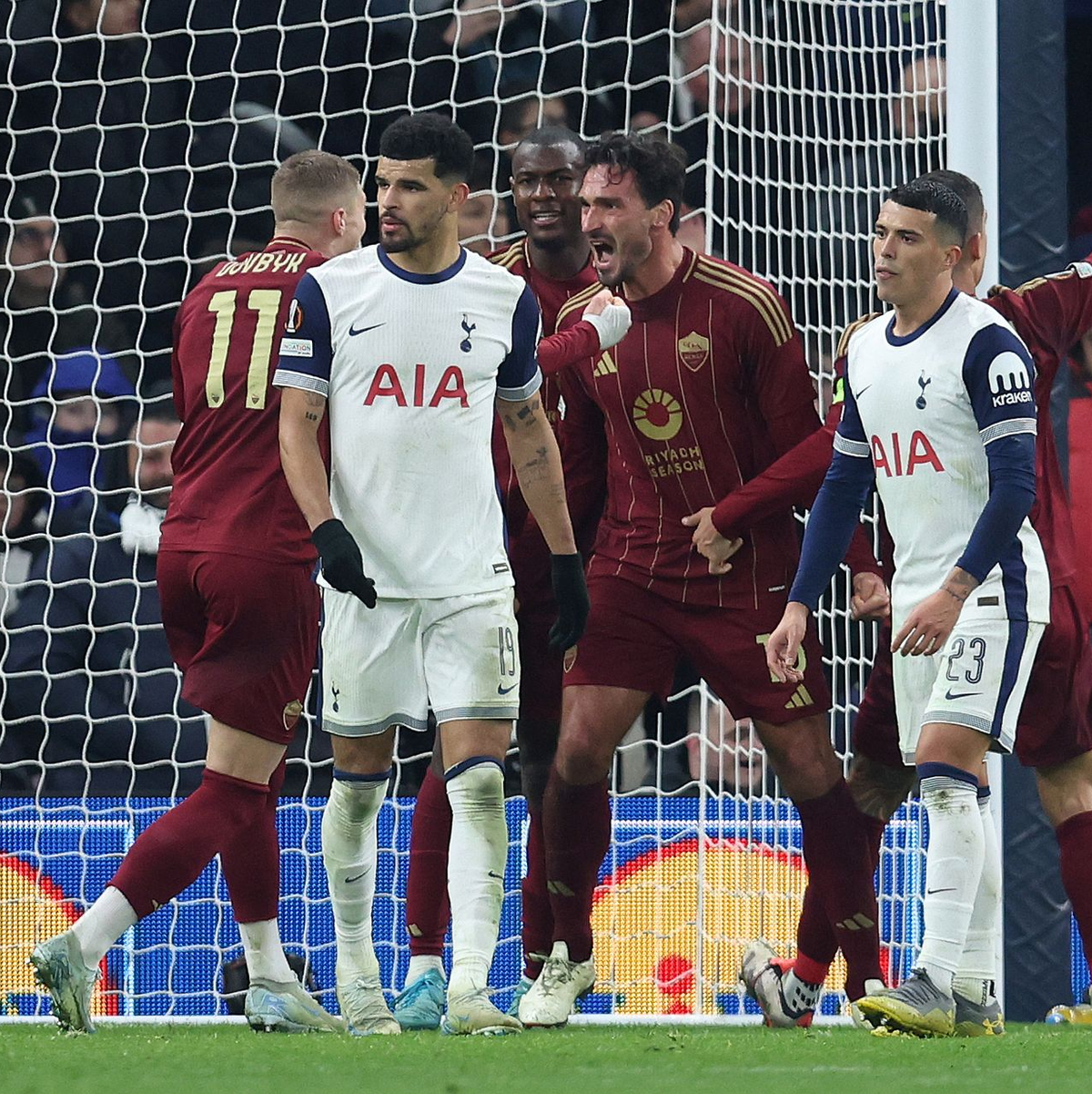 Jubelt über den späten Ausgleichstreffer für die AS Rom: Mats Hummels - Foto: Paul Terry/CSM via ZUMA Press Wire/dpa