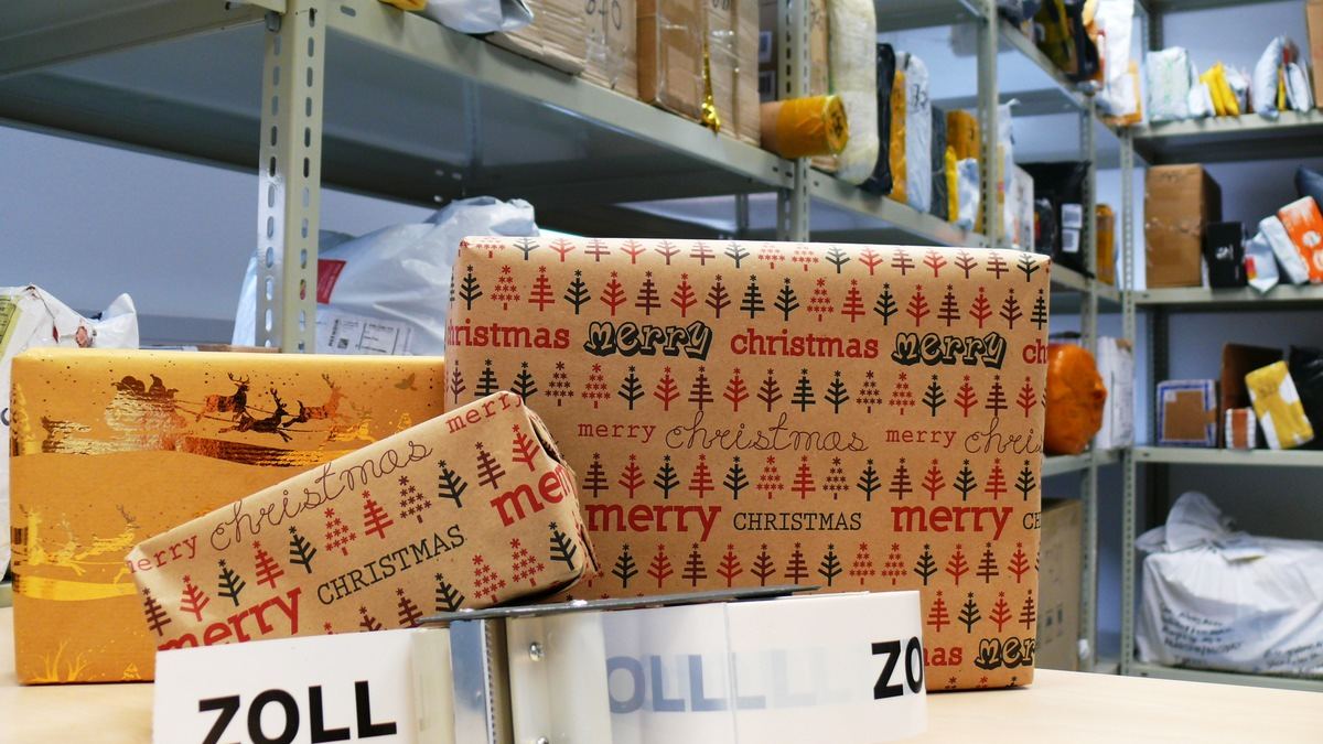 HZA-HN: Nicht nur zur Weihnachtszeit: Wie Ihr Paket durch den ZOLL kommt - Foto: presseportal.de