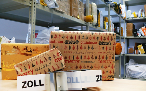 HZA-HN: Nicht nur zur Weihnachtszeit: Wie Ihr Paket durch den ZOLL kommt - Foto: presseportal.de