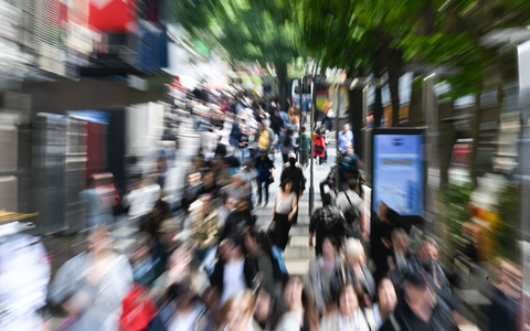 Der Konsum der Verbraucher erholt sich nur schleppend (Symbolbild). - Foto: Bernd Weißbrod/dpa