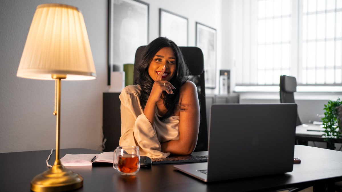 Die Beauty-Lüge: Reich werden durch Kosmetikschulungen - Banu Suntharalingam klärt auf - Foto: presseportal.de