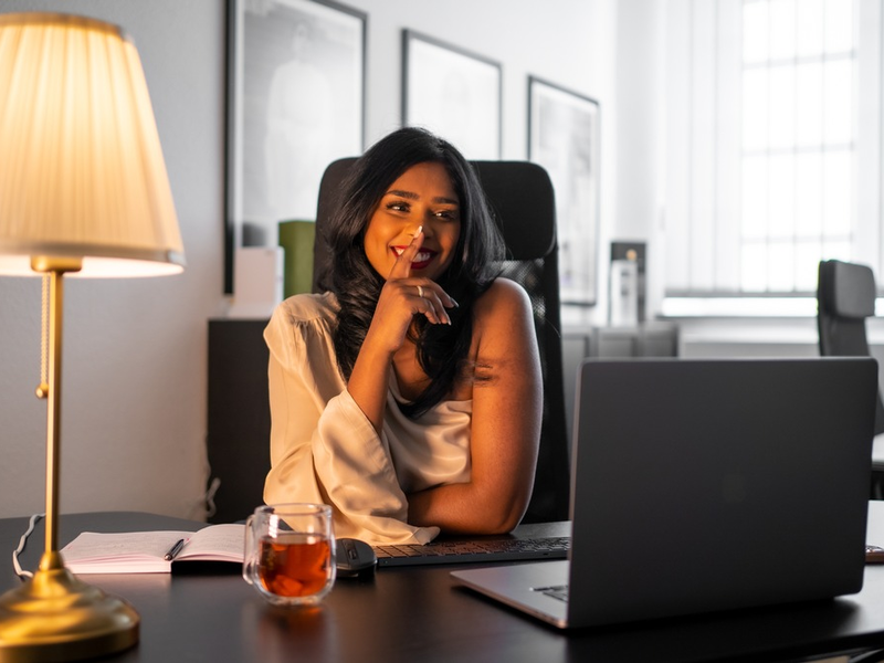 Die Beauty-Lüge: Reich werden durch Kosmetikschulungen - Banu Suntharalingam klärt auf - Foto: presseportal.de