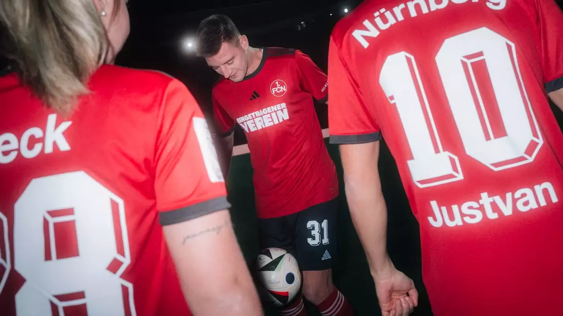 Ein Zeichen des Zusammenhalts / Der 1. FC Nürnberg und sein Hauptsponsor NÜRNBERGER Versicherung widmen den Fans und Mitgliedern ein Sondertrikot - Bild: presseportal.de