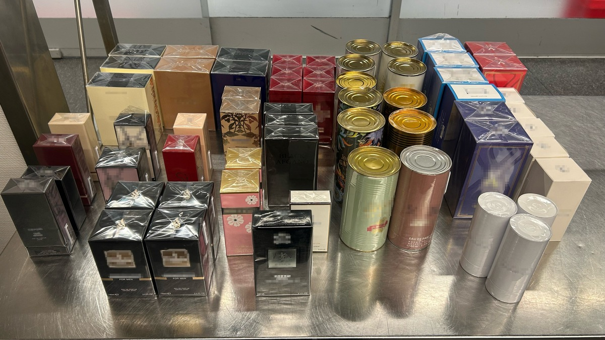HZA-D: Zoll hat den richtigen Riecher bei Parfumschmuggel / Düsseldorfer Zoll findet am Flughafen 61 Stück mutmaßlich gefälschte Parfums bei Reisendem und leitet Strafverfahren ein - Foto: presseportal.de