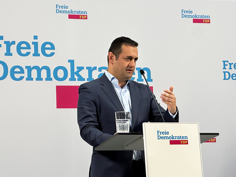 FDP-Generalsekretär Djir-Sarai tritt zurück. - Foto: Carsten Hoffmann/dpa