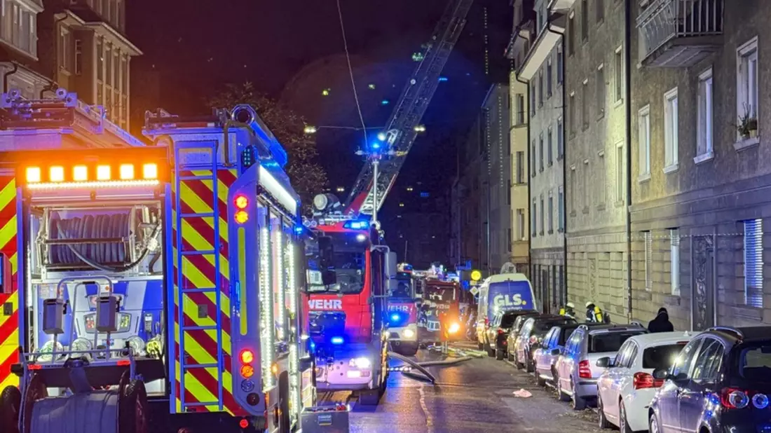 FW Pforzheim: Drei Verletzte bei Wohnungsbrand in Pforzheim - Bild: presseportal.de
