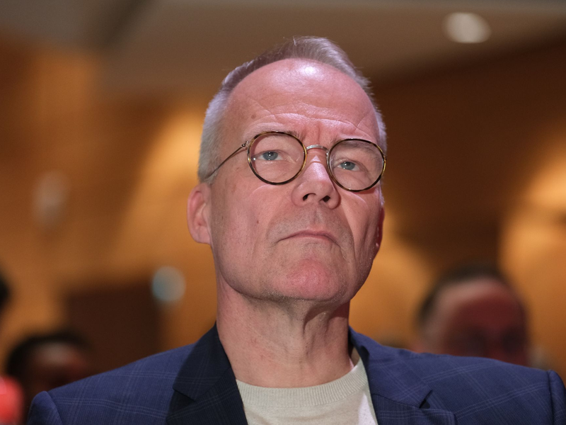 Spricht sich für ein kostenfreies Mittagessen in den Schulen aus: SPD-Generalsekretär Miersch. (Archivbild) - Foto: Sebastian Willnow/dpa