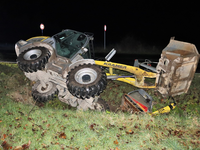 POL-HX: Diebe landen mit Radlader und Rüttelplatte im Graben - Foto: presseportal.de