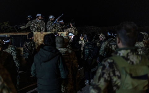 Im Bürgerkriegsland Syrien kommt es zu so heftigen Kämpfen wie seit langem nicht mehr. Rebellen wollen offenbar die Millionenstadt Aleppo einnehmen. - Foto: Anas Alkharboutli/dpa Im Bürgerkriegsland Syrien kommt es zu so heftigen Kämpfen wie seit langem nicht mehr. Rebellen wollen offenbar die Millionenstadt Aleppo einnehmen. - Foto: Anas Alkharboutli/dpa