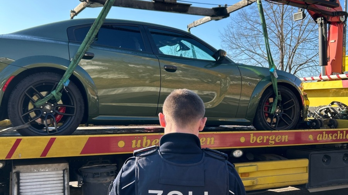 HZA-S: Gemeinsame Pressemitteilung der Staatsanwaltschaft Stuttgart und des Hauptzollamtes Stuttgart: Durchsuchung von 36 Objekten im Großraum Stuttgart wegen des Verdachts von Organisierter Schwarzarbeit - Foto: presseportal.de