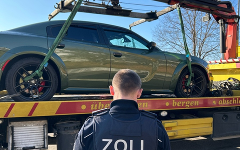 HZA-S: Gemeinsame Pressemitteilung der Staatsanwaltschaft Stuttgart und des Hauptzollamtes Stuttgart: Durchsuchung von 36 Objekten im Großraum Stuttgart wegen des Verdachts von Organisierter Schwarzarbeit - Foto: presseportal.de