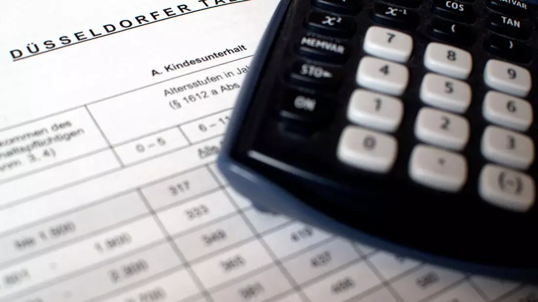 Oberlandesgericht veröffentlicht neue Düsseldorfer Tabelle. (Symbolbild)  - Bild: picture alliance / dpa