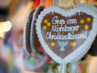 Der Nürnberger Christkindlesmarkt 2024 ist eröffnet. - Foto: Daniel Karmann/dpa