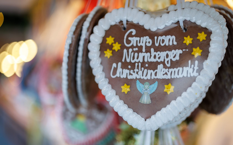 Der Nürnberger Christkindlesmarkt 2024 ist eröffnet. - Foto: Daniel Karmann/dpa