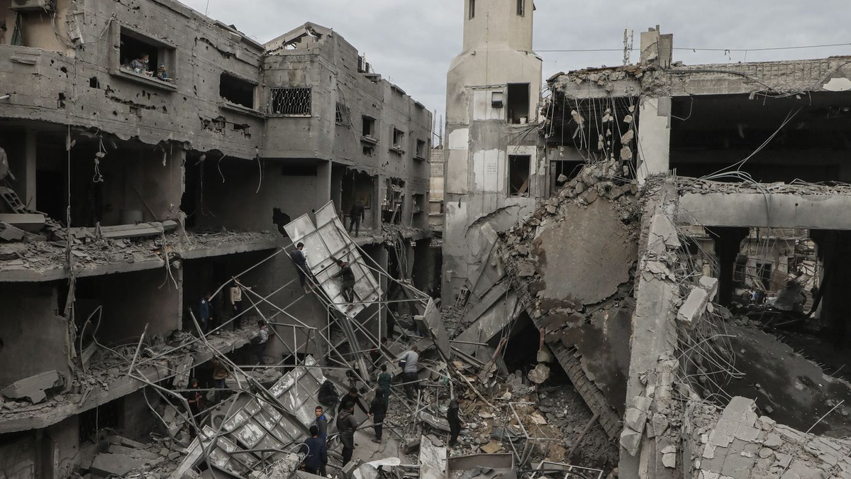 Nach unbestätigten palästinensischen Angaben starben bei israelischen Angriffen im Gazastreifen seit der Nacht zu Freitag mindestens 120 Menschen. - Foto: Omar Ashtawy  Apaimages/APA Images via ZUMA Press Wire/dpa