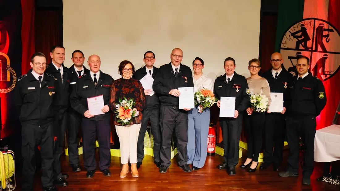FW-GL: Jubilarenehrung der Feuerwehr Bergisch Gladbach - Bild: presseportal.de