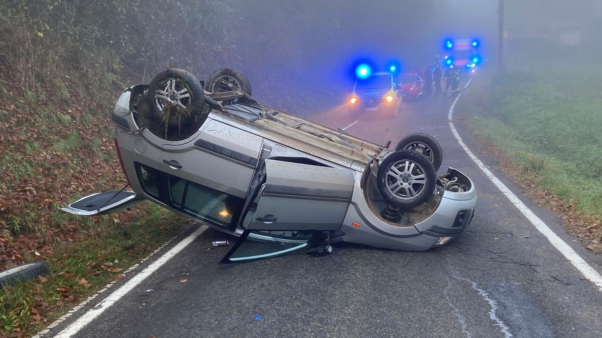 POL-PDKL: 19-Jähriger bleibt mit PKW auf dem Dach liegen - Foto: presseportal.de