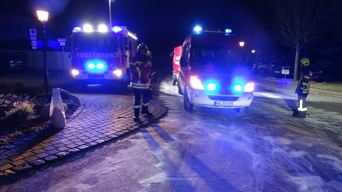 FW Reichenau: Dieselspur auf Strasse abgestreut, Reichenau-Mittelzell/Niederzell, 30.11.2024 - Foto: presseportal.de