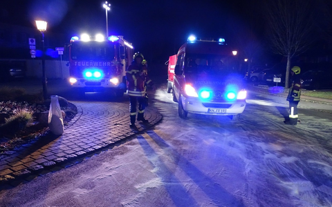 FW Reichenau: Dieselspur auf Strasse abgestreut, Reichenau-Mittelzell/Niederzell, 30.11.2024 - Foto: presseportal.de FW Reichenau: Dieselspur auf Strasse abgestreut, Reichenau-Mittelzell/Niederzell, 30.11.2024 - Foto: presseportal.de