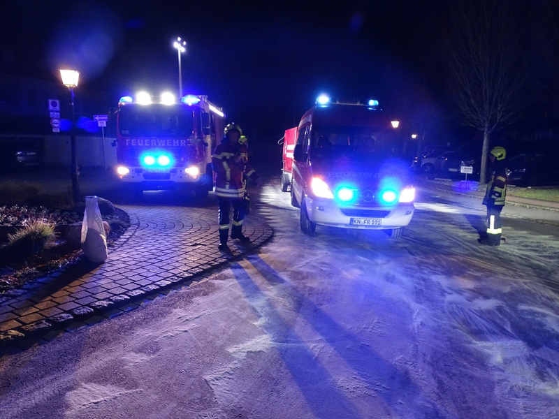 FW Reichenau: Dieselspur auf Strasse abgestreut, Reichenau-Mittelzell/Niederzell, 30.11.2024 - Foto: presseportal.de