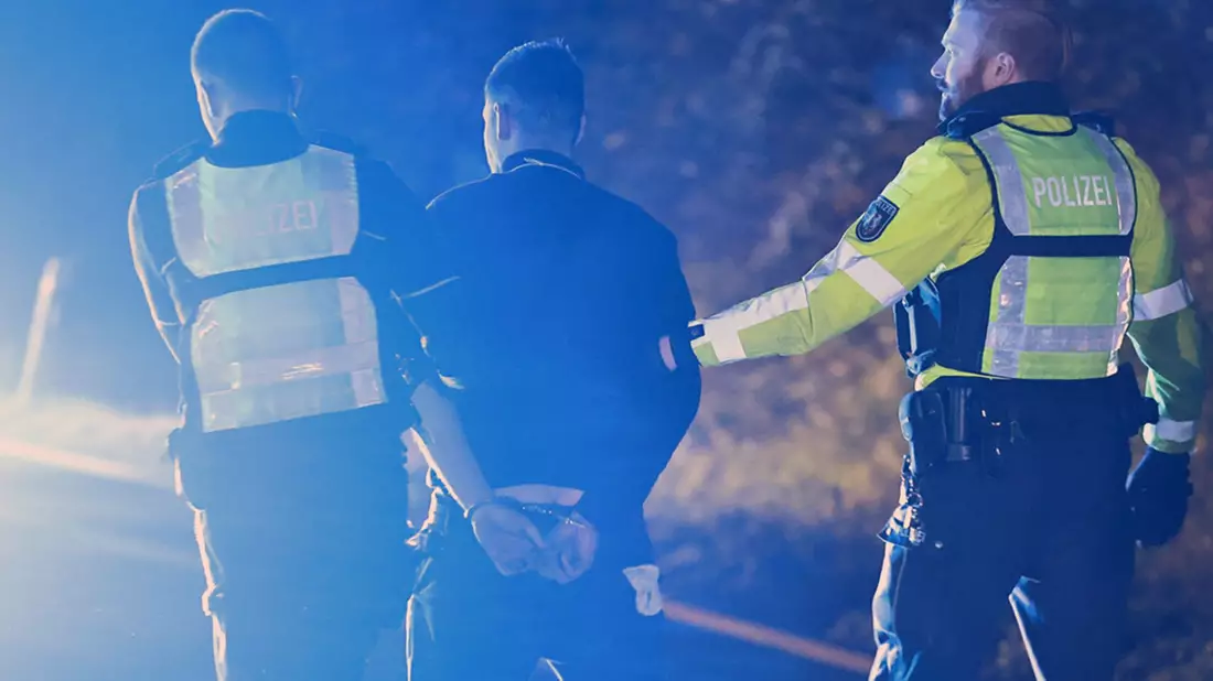 Bei dem 30-Jährigen besteht der Verdacht auf Alkohol- und Drogenkonsum. - Bild: Alex Talash/dpa