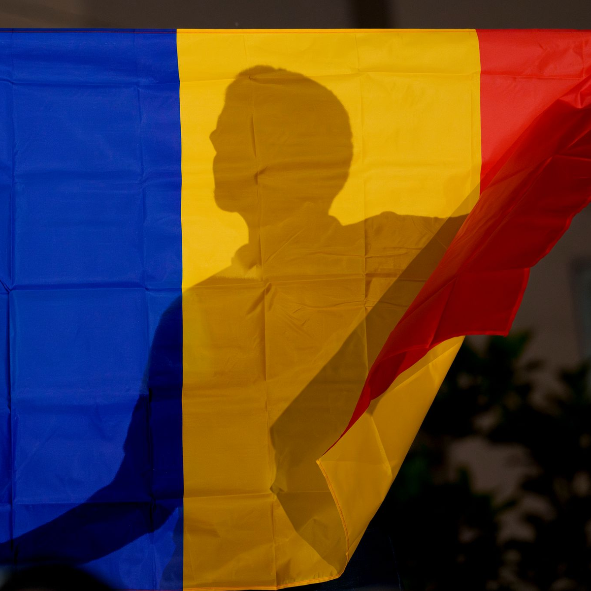 Der Erfolg des rechtsextremen Russlandfreunds Georgescu in der ersten Runde der Präsidentenwahl könnte auch die rechtsextremen Kräfte bei der Parlamentswahl beflügeln. - Foto: Vadim Ghirda/AP/dpa