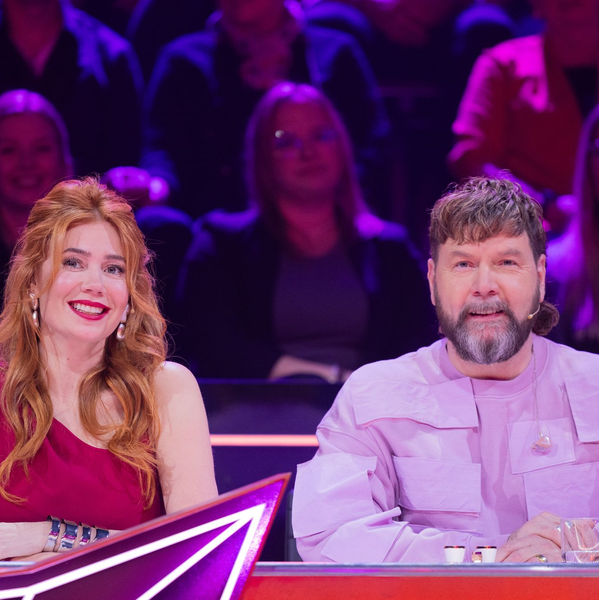 Sie rätselten wieder über die Identität der «Masked Singer»: Rea Garvey und Palina Rojinski. (Archivbild) - Foto: Rolf Vennenbernd/dpa