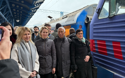 Die EU-Außenbeauftragte Kaja Kallas (2.v.l) und EU-Erweiterungskommissarin Marta Kos (r) legen Berichte zu Reformfortschritten von Ländern vor, die in die Europäische Union streben. (Archivbild) - Foto: Ansgar Haase/dpa