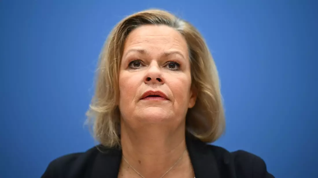 Die Innenministerin ist besorgt. (Archivbild) - Bild: Sebastian Gollnow/dpa