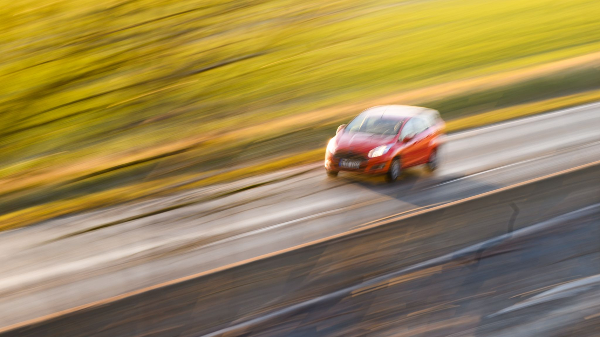 Zu schnell unterwegs: Der russische Weihnachtsmann muss sich neben Wunschzetteln nun auch mit einigen Strafzetteln auseinandersetzen. (Symbolbild) - Foto: Julian Stratenschulte/dpa