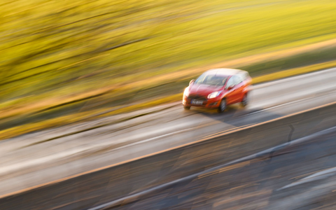 Zu schnell unterwegs: Der russische Weihnachtsmann muss sich neben Wunschzetteln nun auch mit einigen Strafzetteln auseinandersetzen. (Symbolbild) - Foto: Julian Stratenschulte/dpa