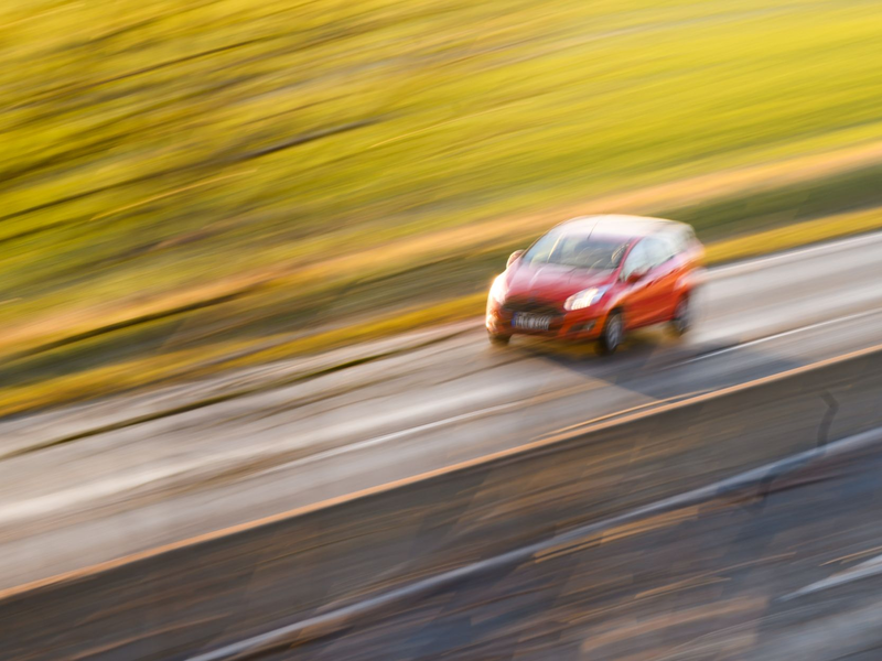 Zu schnell unterwegs: Der russische Weihnachtsmann muss sich neben Wunschzetteln nun auch mit einigen Strafzetteln auseinandersetzen. (Symbolbild) - Foto: Julian Stratenschulte/dpa