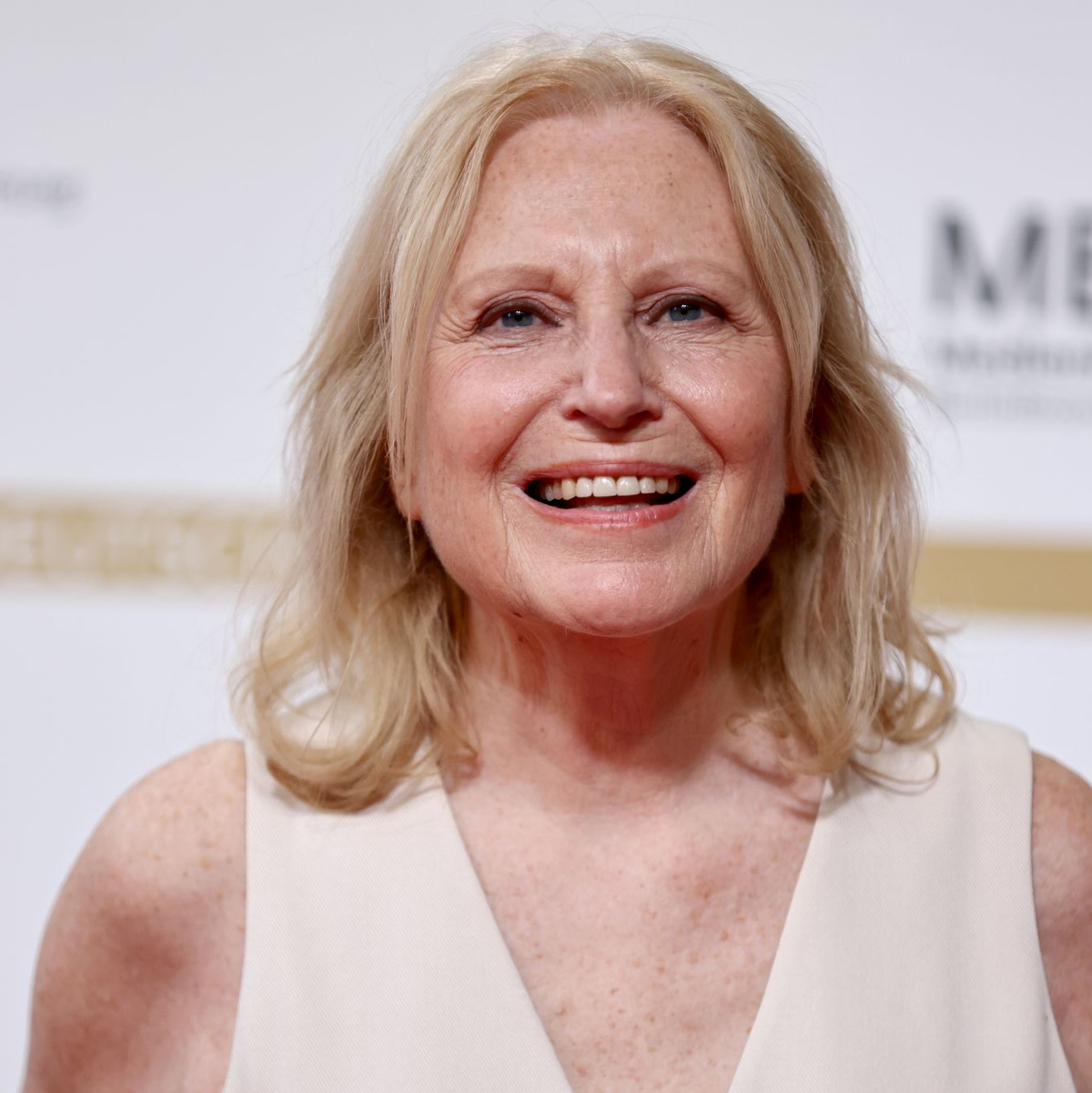 Schauspielerin Maren Kroymann steckte im Ananas-Kostüm. (Archivfoto) - Foto: Christoph Soeder/dpa