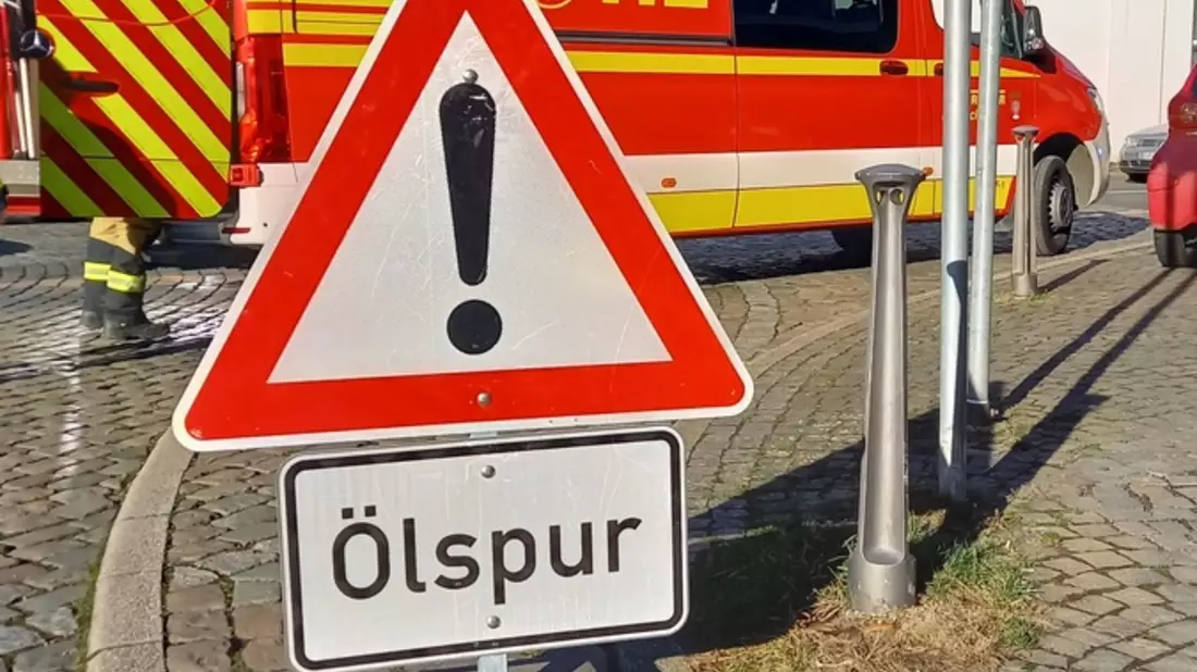 FW-EN: Verkehrsunfall mit Personenschaden - Ölspuren beschäftigt wieder die Feuerwehr - Bild: presseportal.de