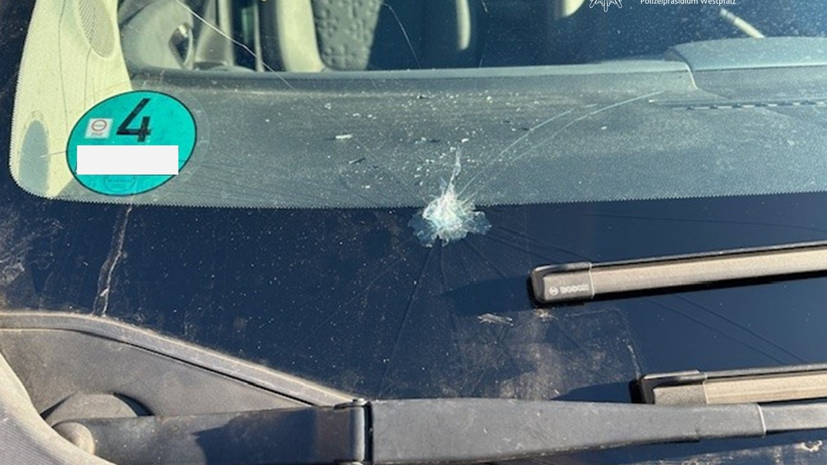POL-PDPS: Wer hat die Scheibe eingeschlagen? - Foto: presseportal.de