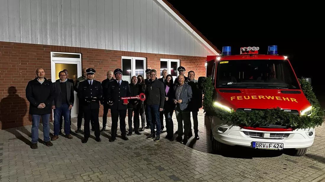 FW-ROW: Feierliche Übergabe des neuen Feuerwehrgerätehauses und Tragkraftspritzenfahrzeugs der Ortsfeuerwehr Ostendorf - Bild: presseportal.de