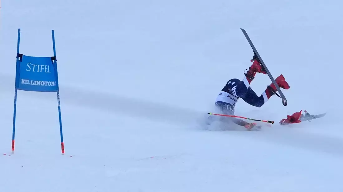 Mikaela Shiffrin konnte nach ihrem Sturz nicht von selbst ins Ziel fahren. - Bild: Robert F. Bukaty/AP/dpa