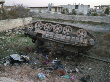 Die Rebellen verkünden den Sturz der Assad-Regierung.  - Foto: Omar Albam/AP/dpa