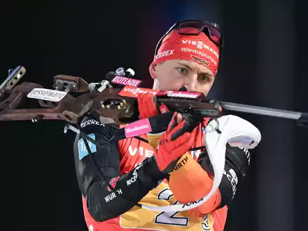 Philipp Nawrath verpasste mit dem deutschen Team in Kontiolahti das Podest. - Foto: Hendrik Schmidt/dpa