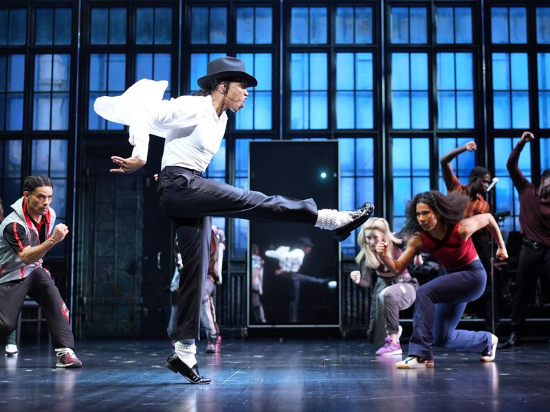 Das Musical präsentiert die größten Hits des «King of Pop». - Foto: Marcus Brandt/dpa