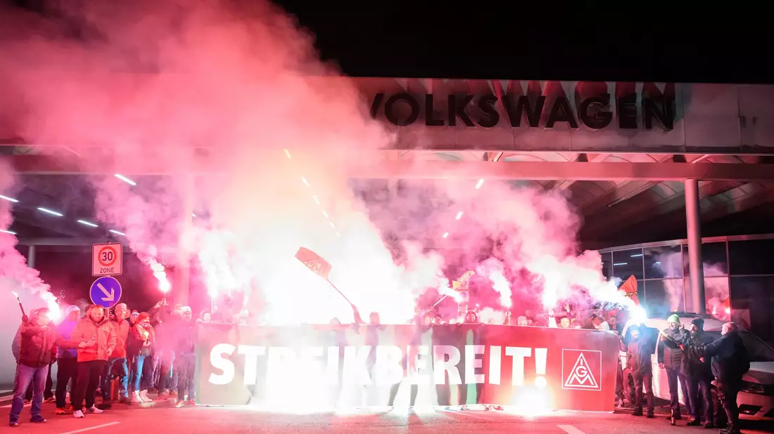 Mit dem Ausstand will die Gewerkschaft in dem Streit um milliardenschwere Einschnitte den Druck erhöhen. (Archivbild) - Bild: Hendrik Schmidt/dpa