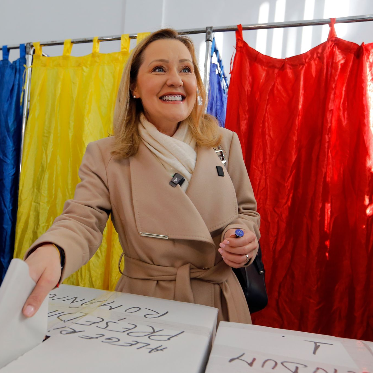 Elena Lasconi von der konservativ-liberalen Reformpartei USR kandidiert in der Stichwahl gegen den kremlfreundlichen Rechtsextremisten Calin Georgescu für das Präsidentenamt. - Foto: Cristian Cristel/XinHua/dpa