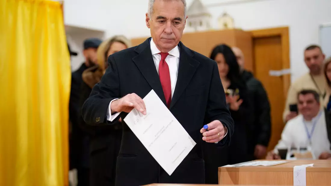 Der rechtsextreme Kremlfreund Calin Georgescu kandidiert in der Stichwahl für das Präsidentenamt. In der ersten Runde kam er auf Platz eins. (Foto aktuell) - Bild: Vadim Ghirda/AP